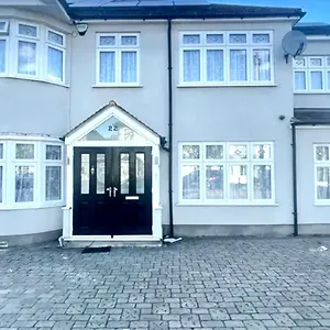 Double En-suite Free Parking Ilford